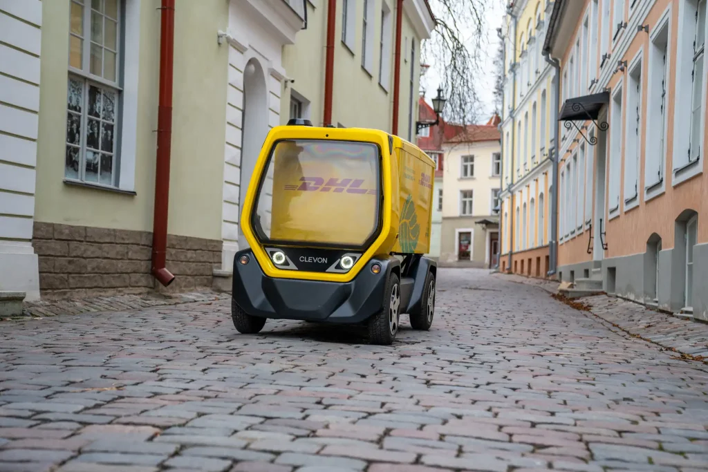 Robotic couriers start operating in Tallinn’s Old Town