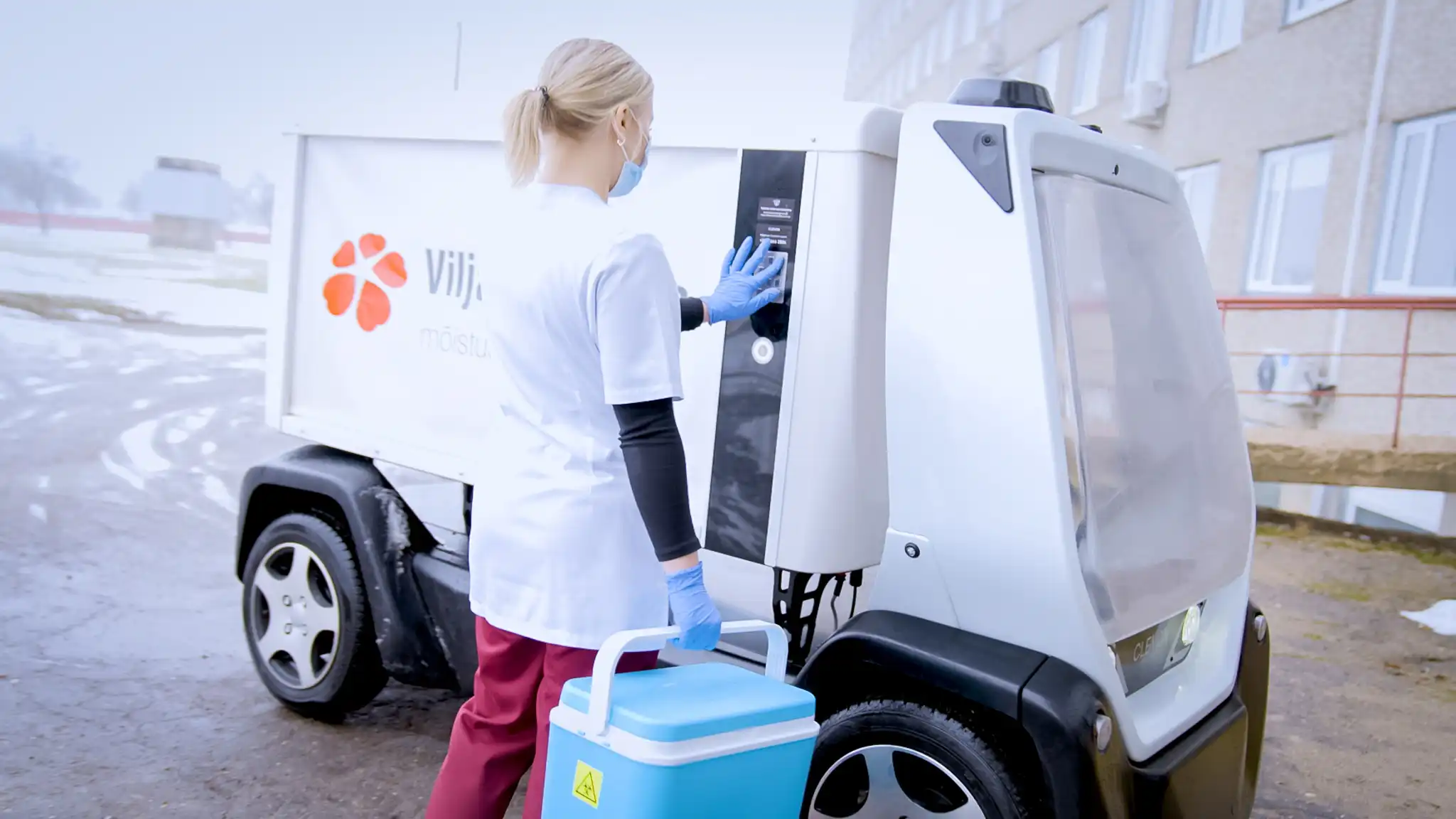 Autonomous delivery robot delivering for a hospital