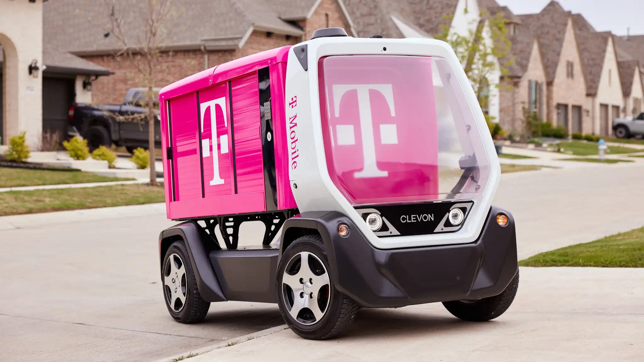 Delivery robot CLEVON 1 powered by Tmobile connectivity