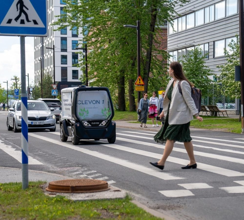 CLEVON 1 autonomous delivery vehicle at crosswalk